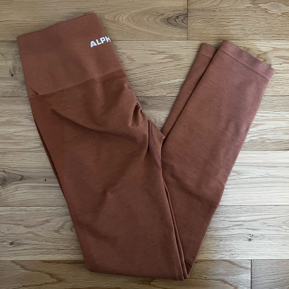 Mandarin Alphalete Amplify Leggings